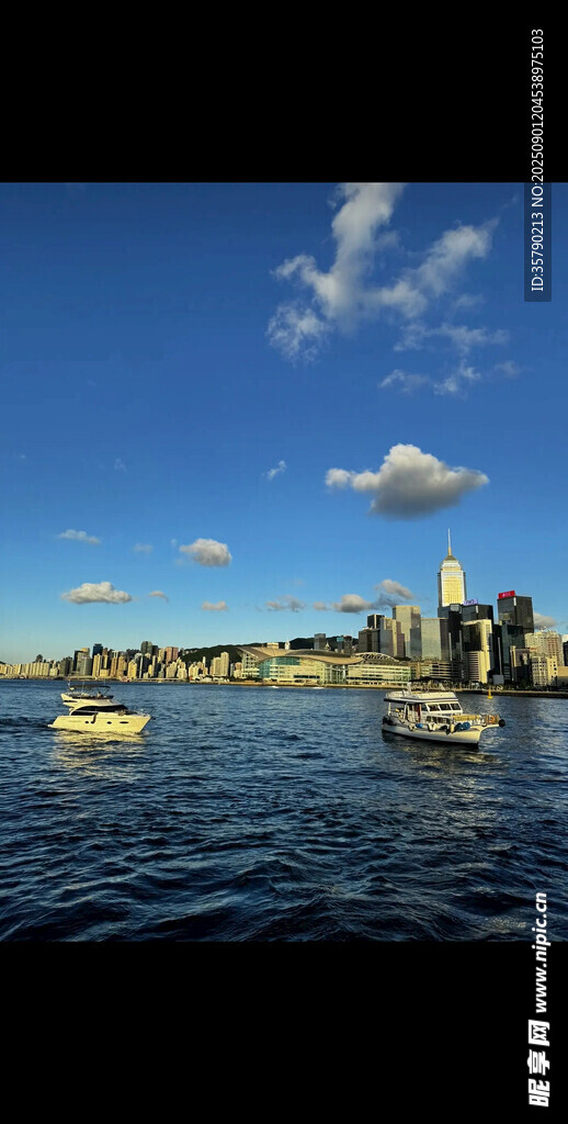 海上城市风光 船只点缀