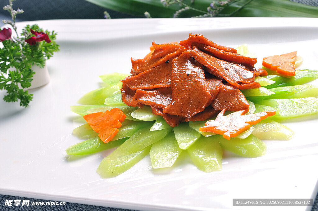 芥兰王炒鸵鸟肉