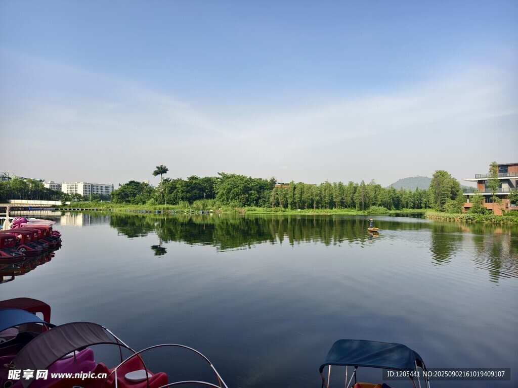 顺德欢乐海岸人工湖宁静湖畔清晨