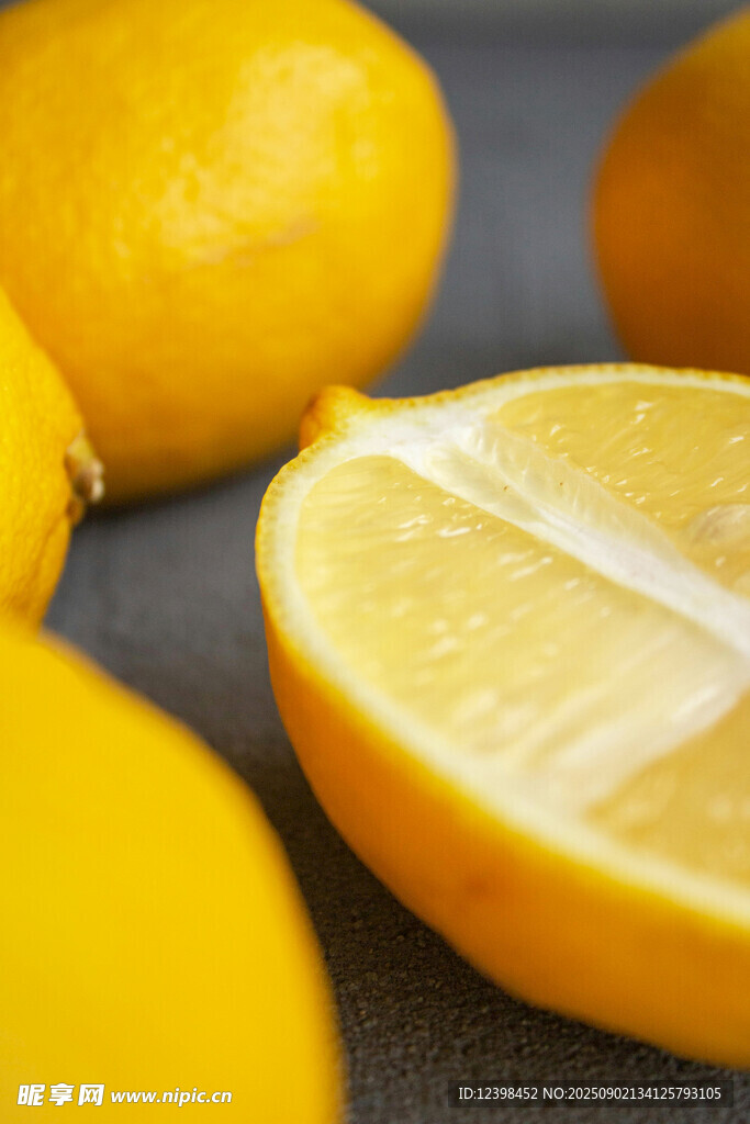 新鲜柠檬