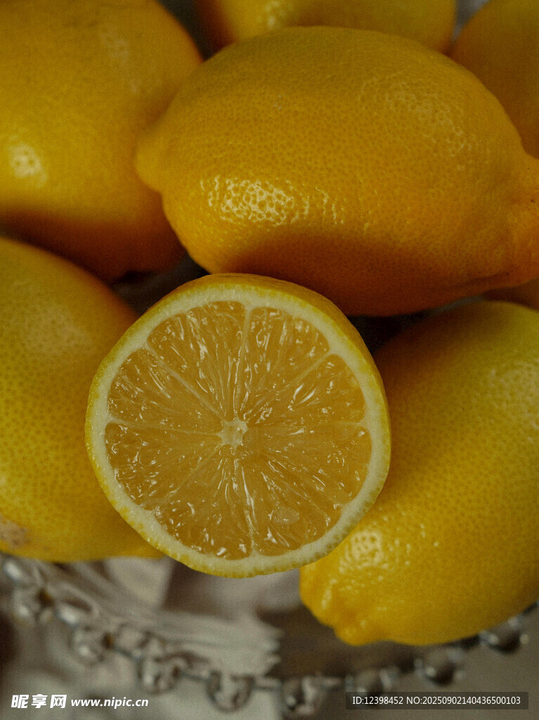 新鲜柠檬