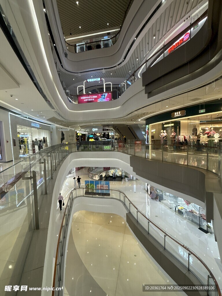 现代商场内部精致空间
