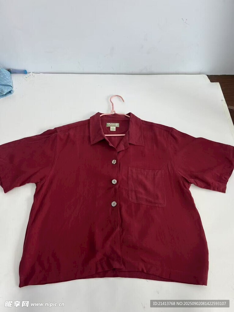 酒红色短袖衬衫展示