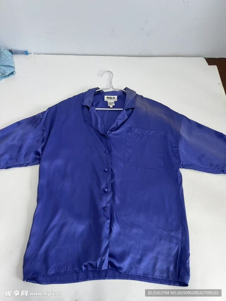 蓝色短袖上衣展示