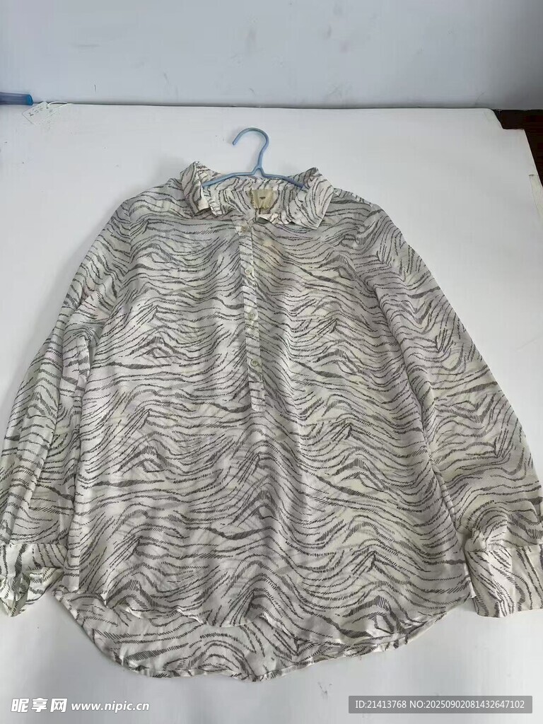 复古花纹长袖上衣展示
