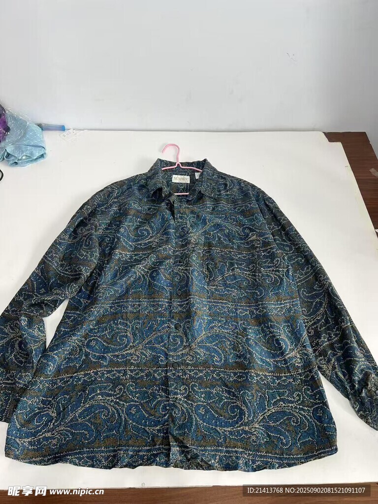 复古花纹长袖衬衫展示