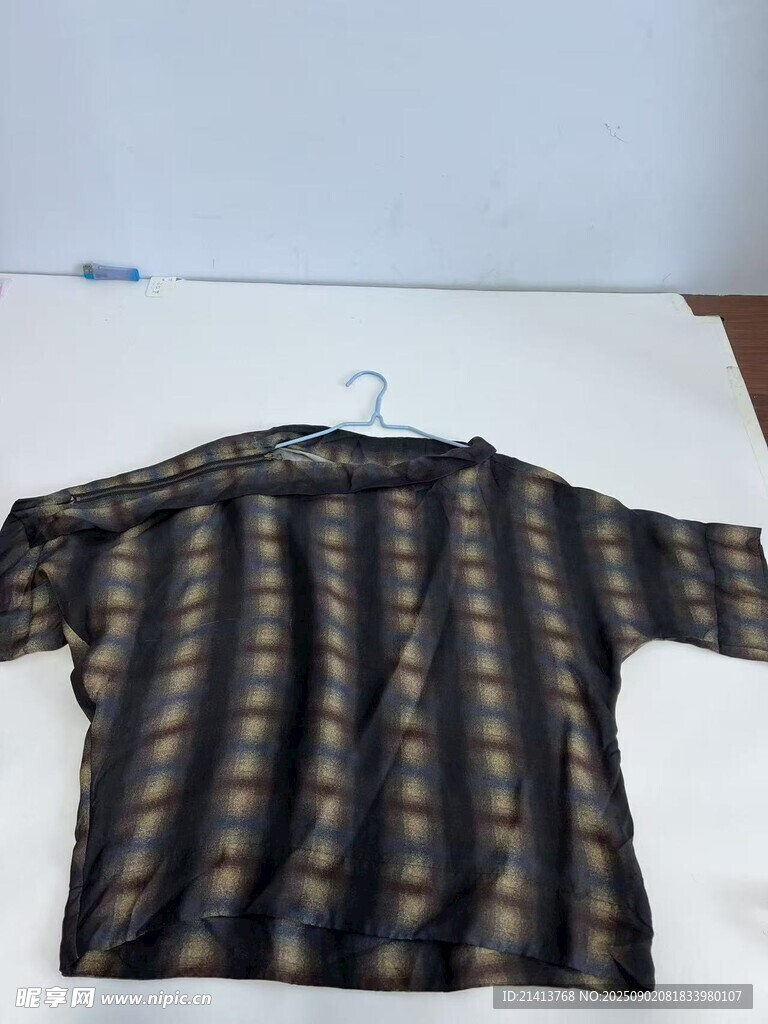 复古花纹短袖上衣展示