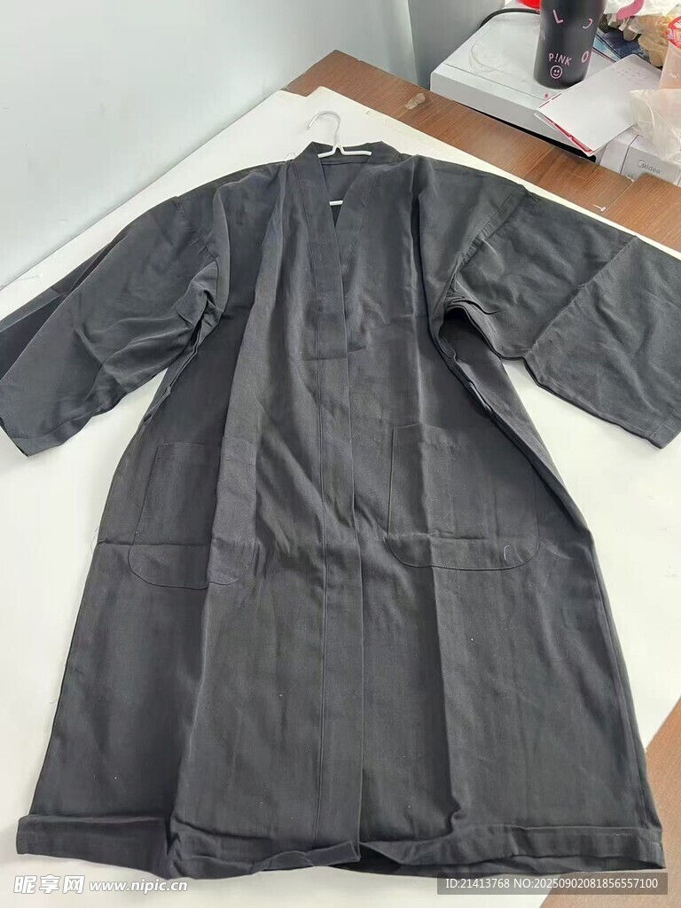 黑色长款外套展示