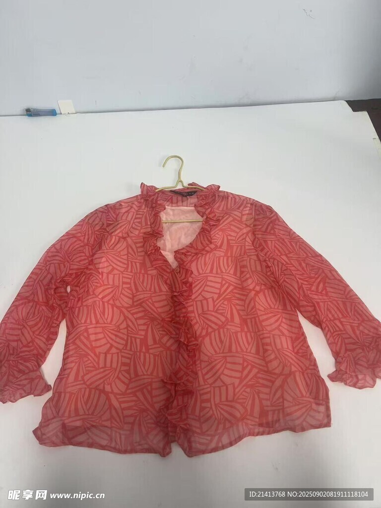 红色蕾丝开衫上衣展示