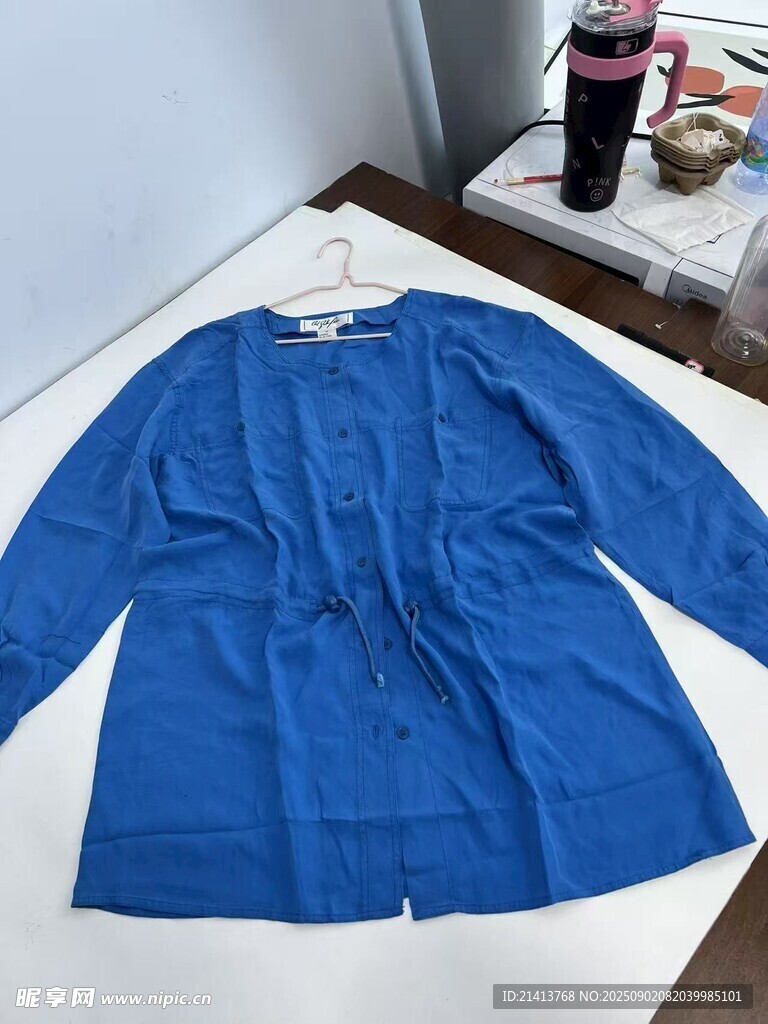 蓝色针织连衣裙展示