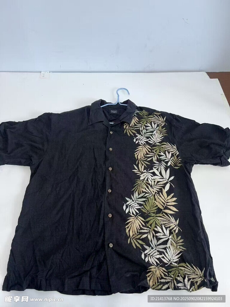 黑色印花短袖衬衫