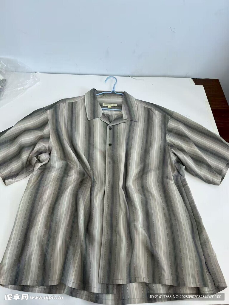 条纹短袖上衣展示