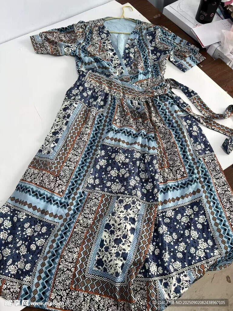 复古印花连衣裙展示
