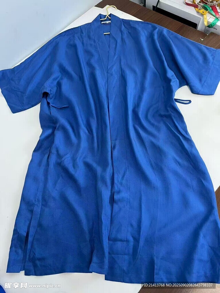 蓝色短袖连衣裙展示