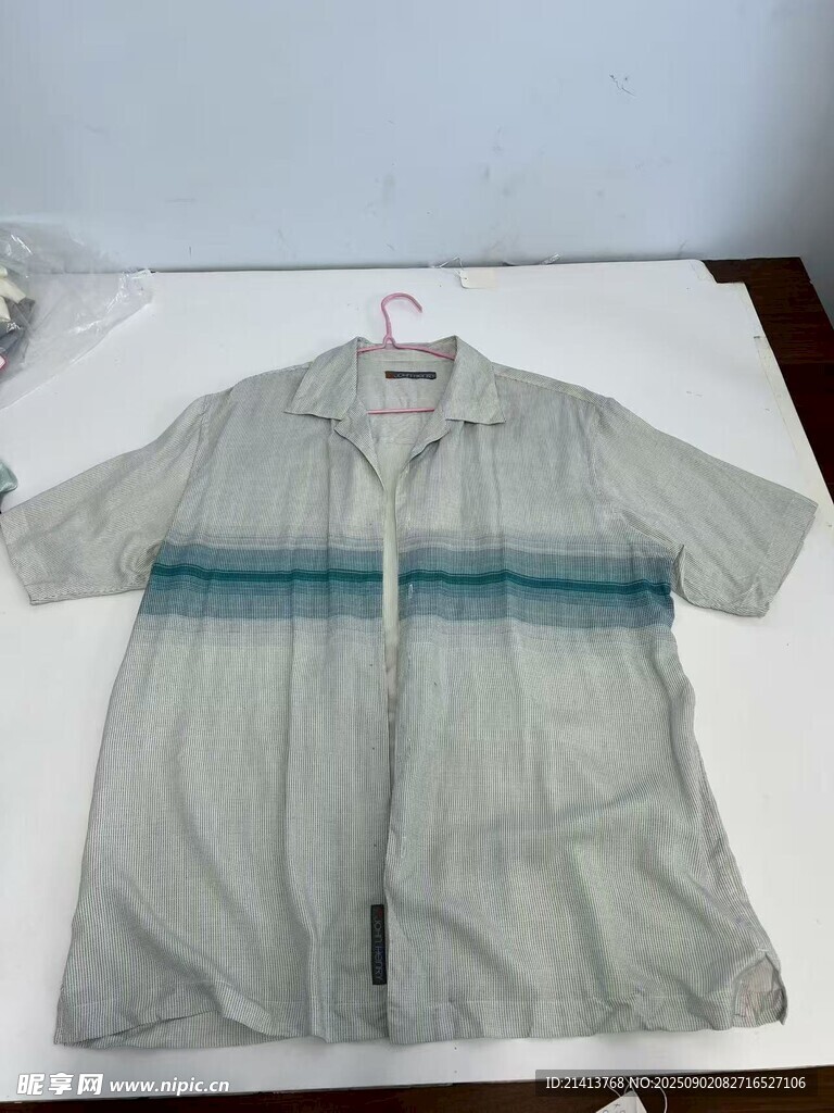 浅绿条纹短袖衬衫展示