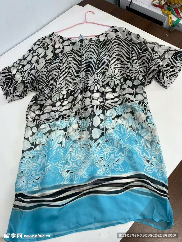 印花拼接短袖连衣裙展示