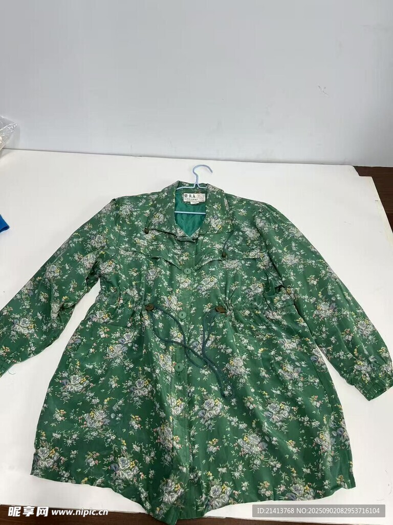 绿色碎花长袖上衣展示
