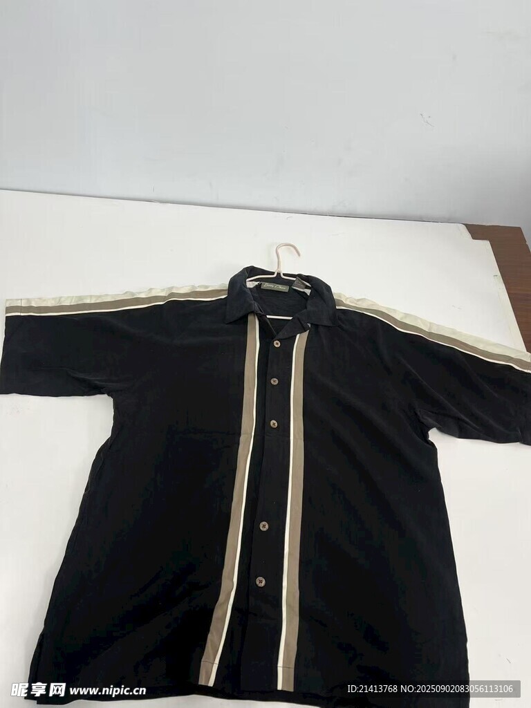 黑色条纹开衫上衣展示
