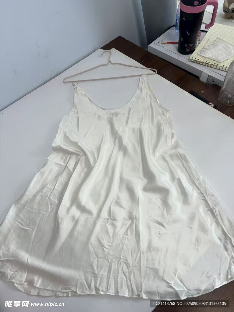白色无袖上衣展示