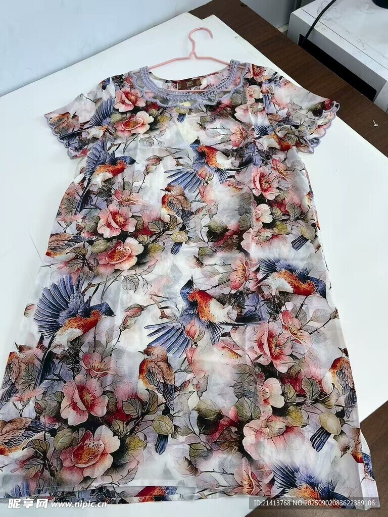花卉图案女士连衣裙