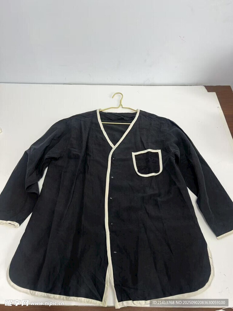 黑色开衫  简约设计