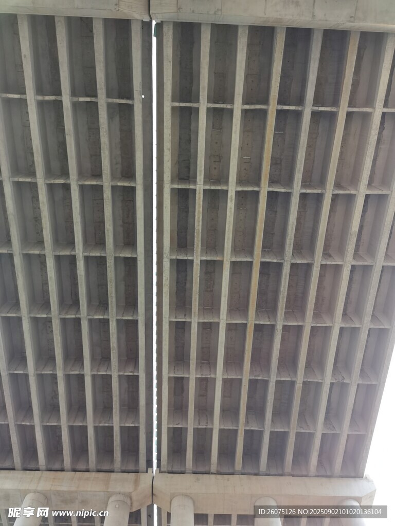 水泥格栅桥梁结构
