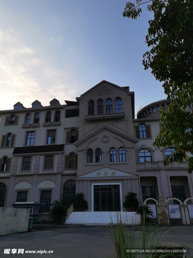 欧式风格豪华多层建筑