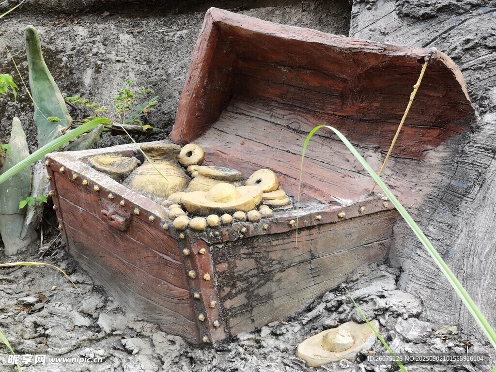 古老宝箱中的金银财宝雕塑