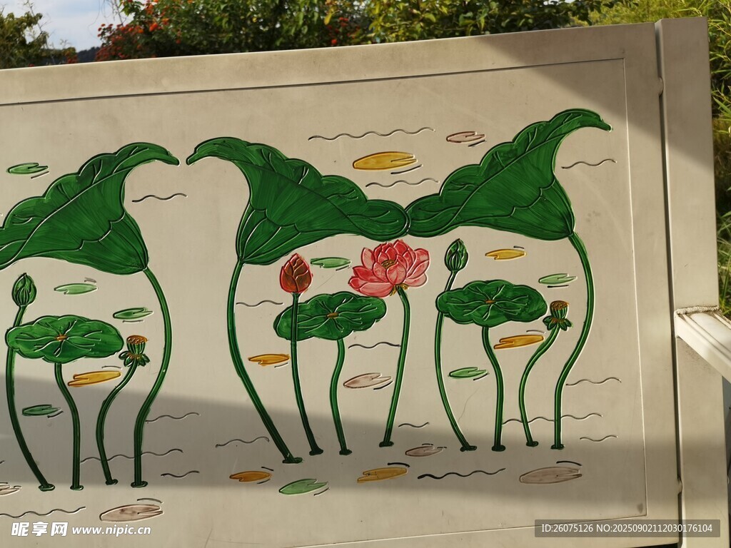 彩绘荷花图案