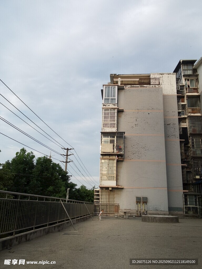老旧居民楼外观景象