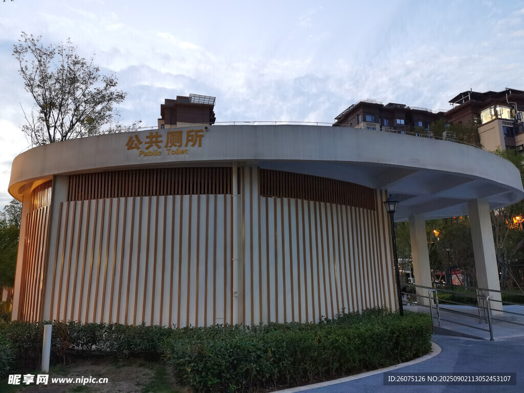 现代风格圆形建筑外观