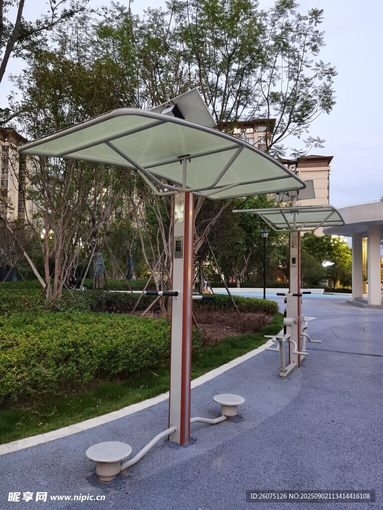 户外休闲太阳能健身器材