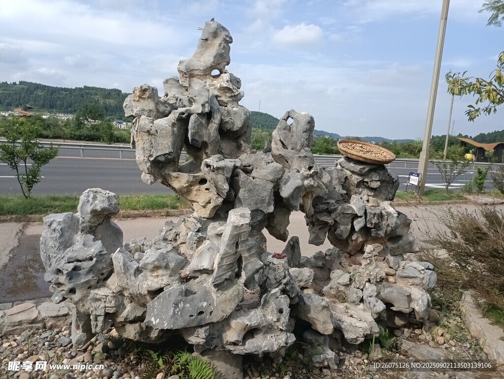 户外景观石造型别致