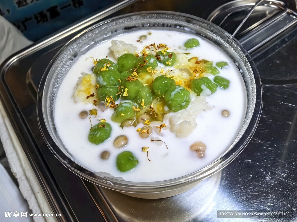 美味椰奶芋圆甜品