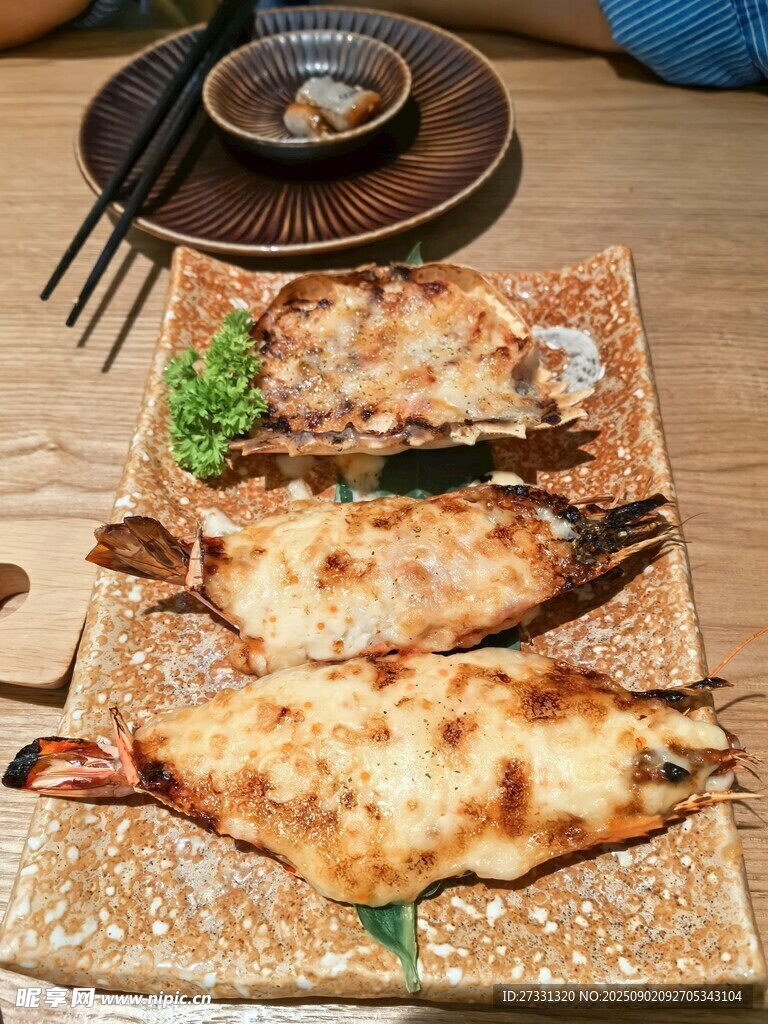 芝士烤虾美食诱人呈现