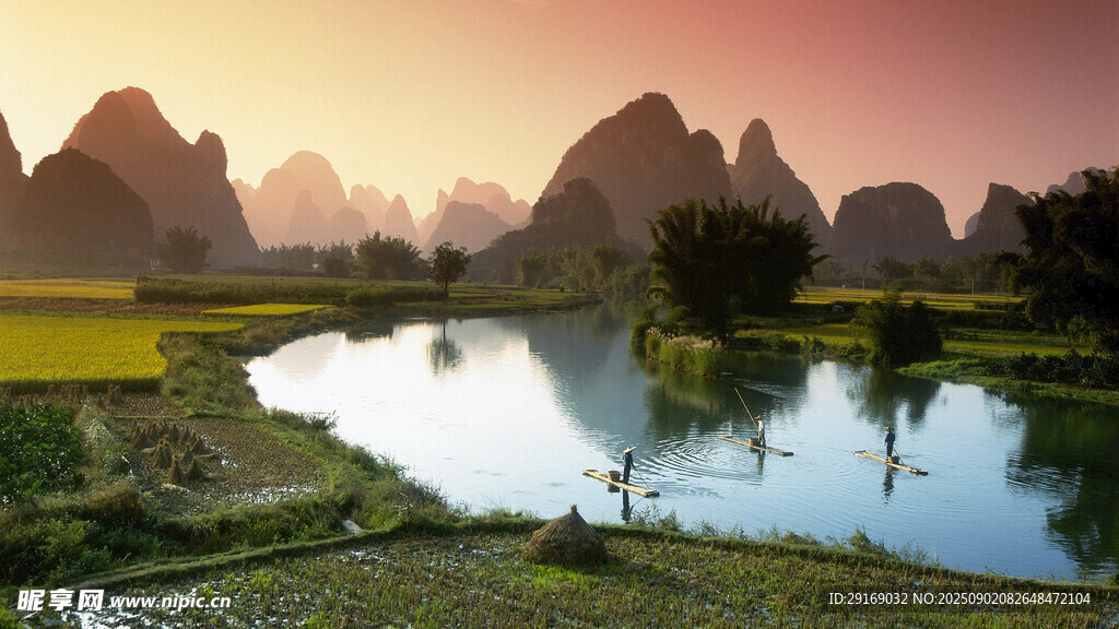 夕阳下的山水田园美景