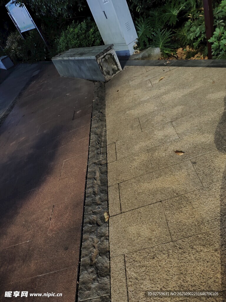 户外地面排水槽设计细节