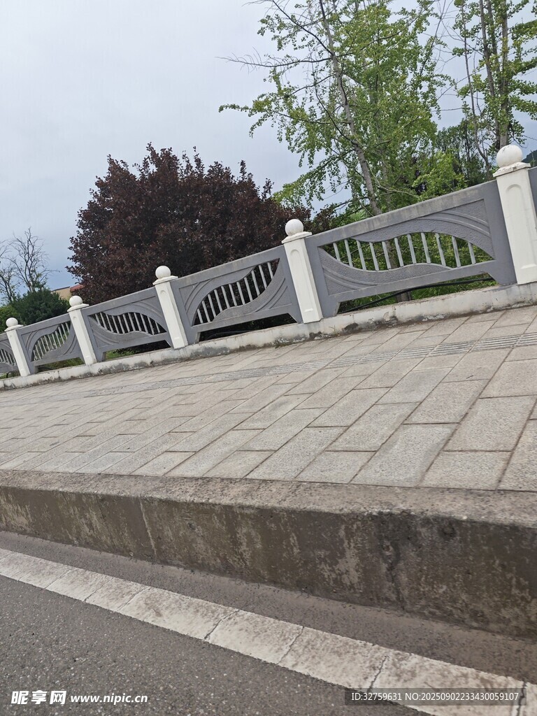 路边中式围栏景观