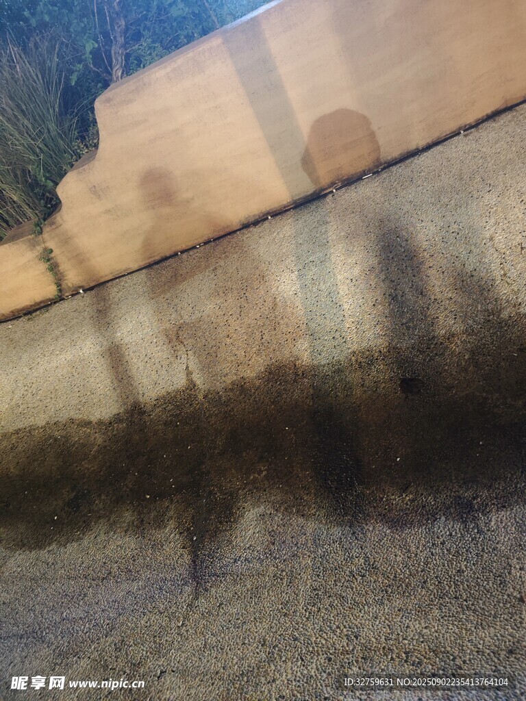墙面受潮发霉景象