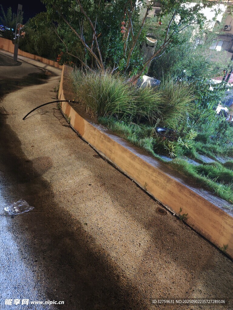 户外木质景观围栏一角