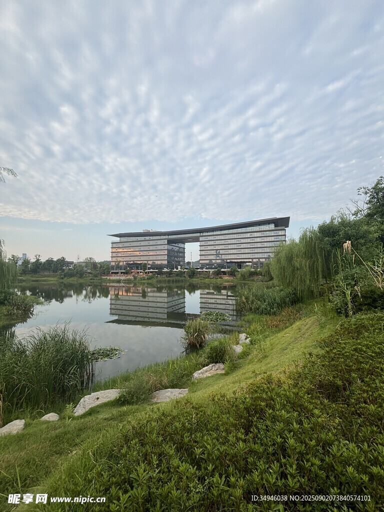 湖畔建筑风景
