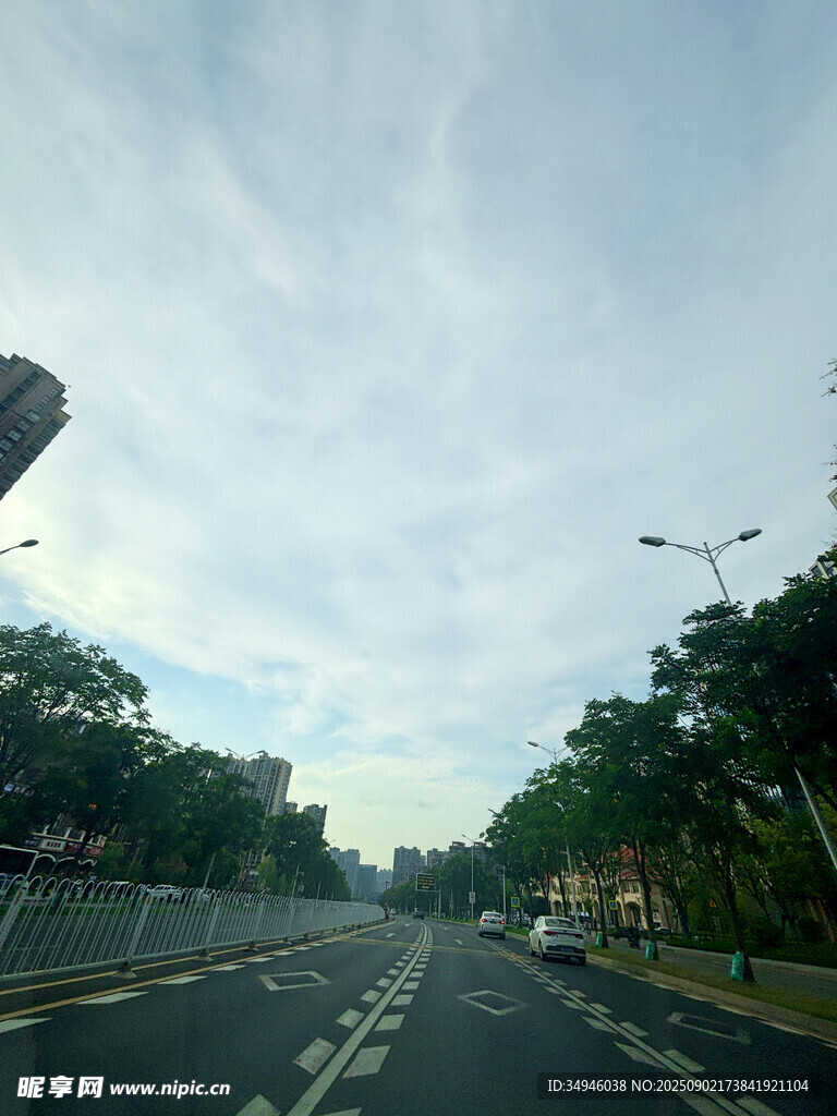 城市道路行车风景