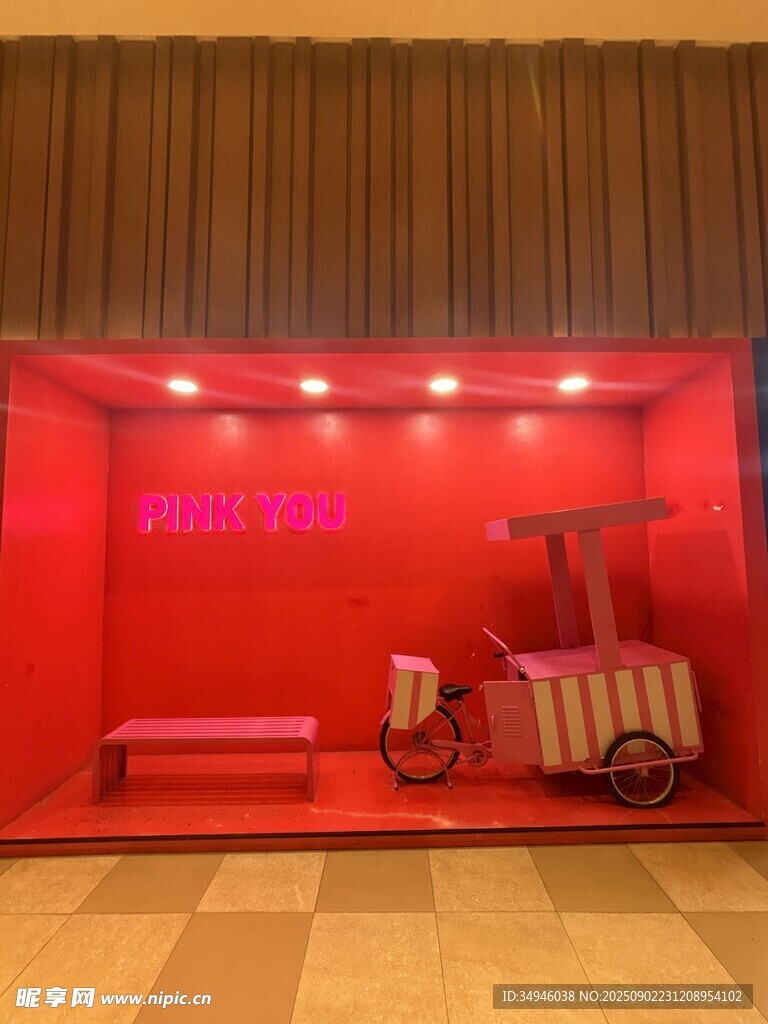 红色主题时尚展示空间