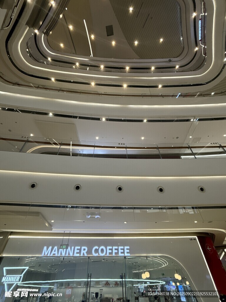 商场内部精致天花板景观