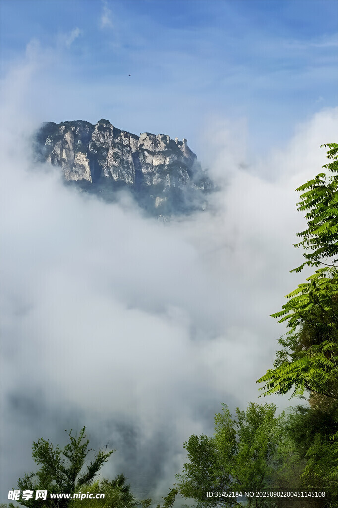 山间云雾