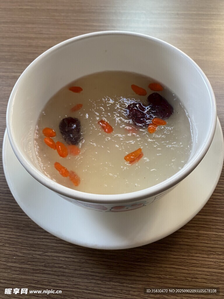 红枣枸杞养生燕窝
