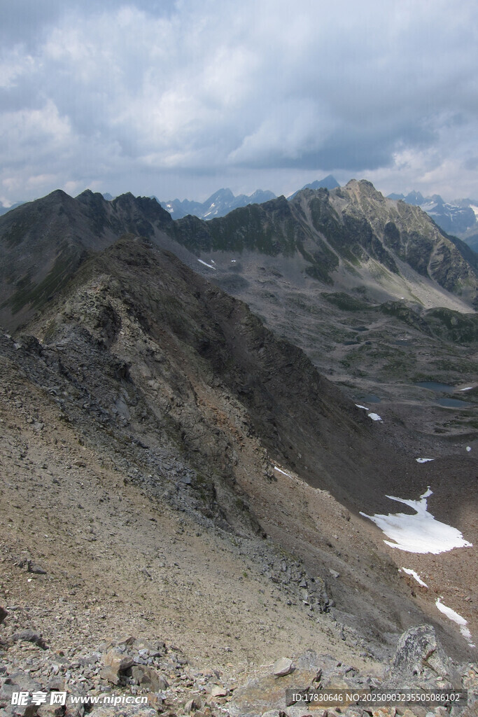 高山旷野壮丽自然景观
