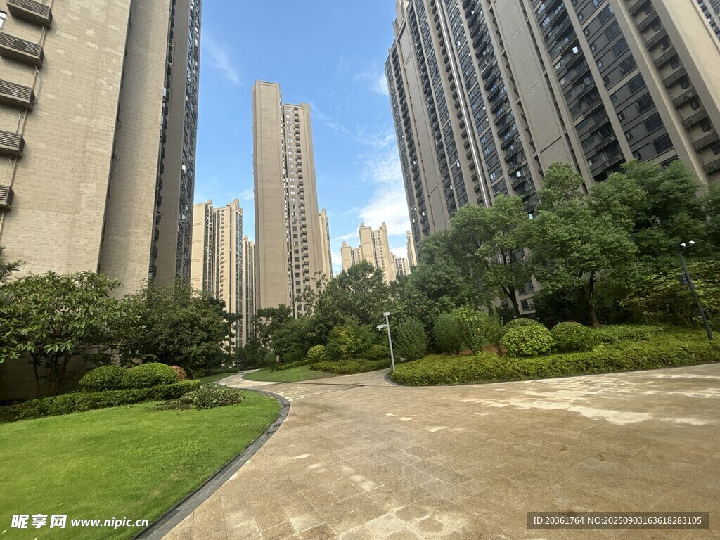 现代小区优美景观步道
