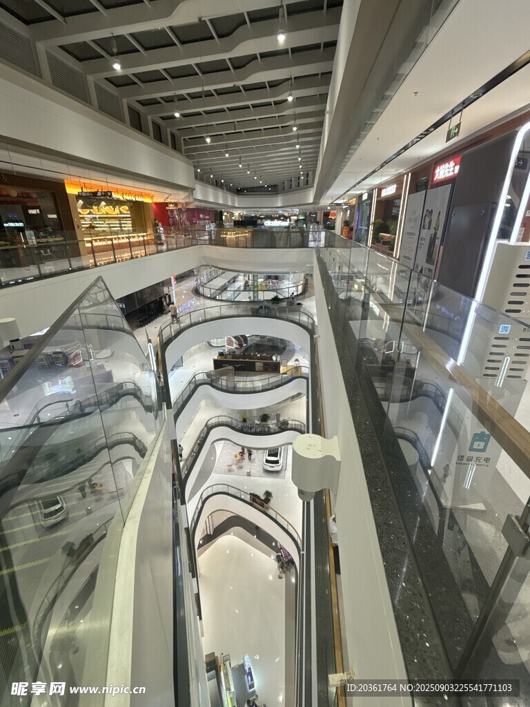 现代商场内部多层空间景观