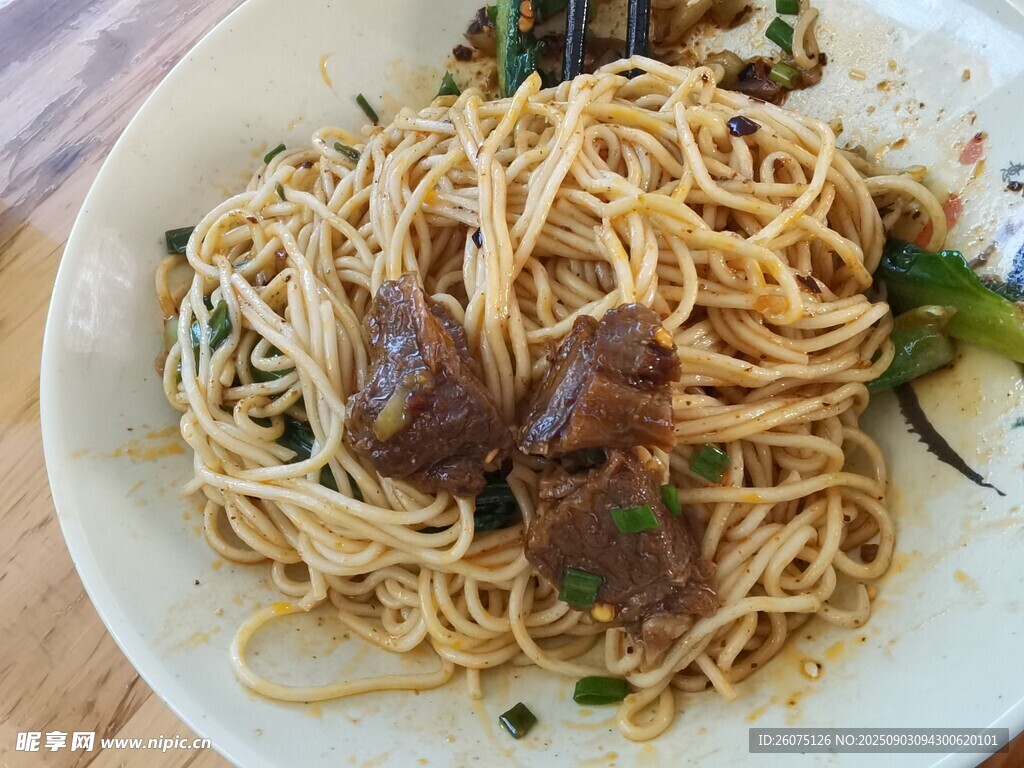 美味牛肉拌面